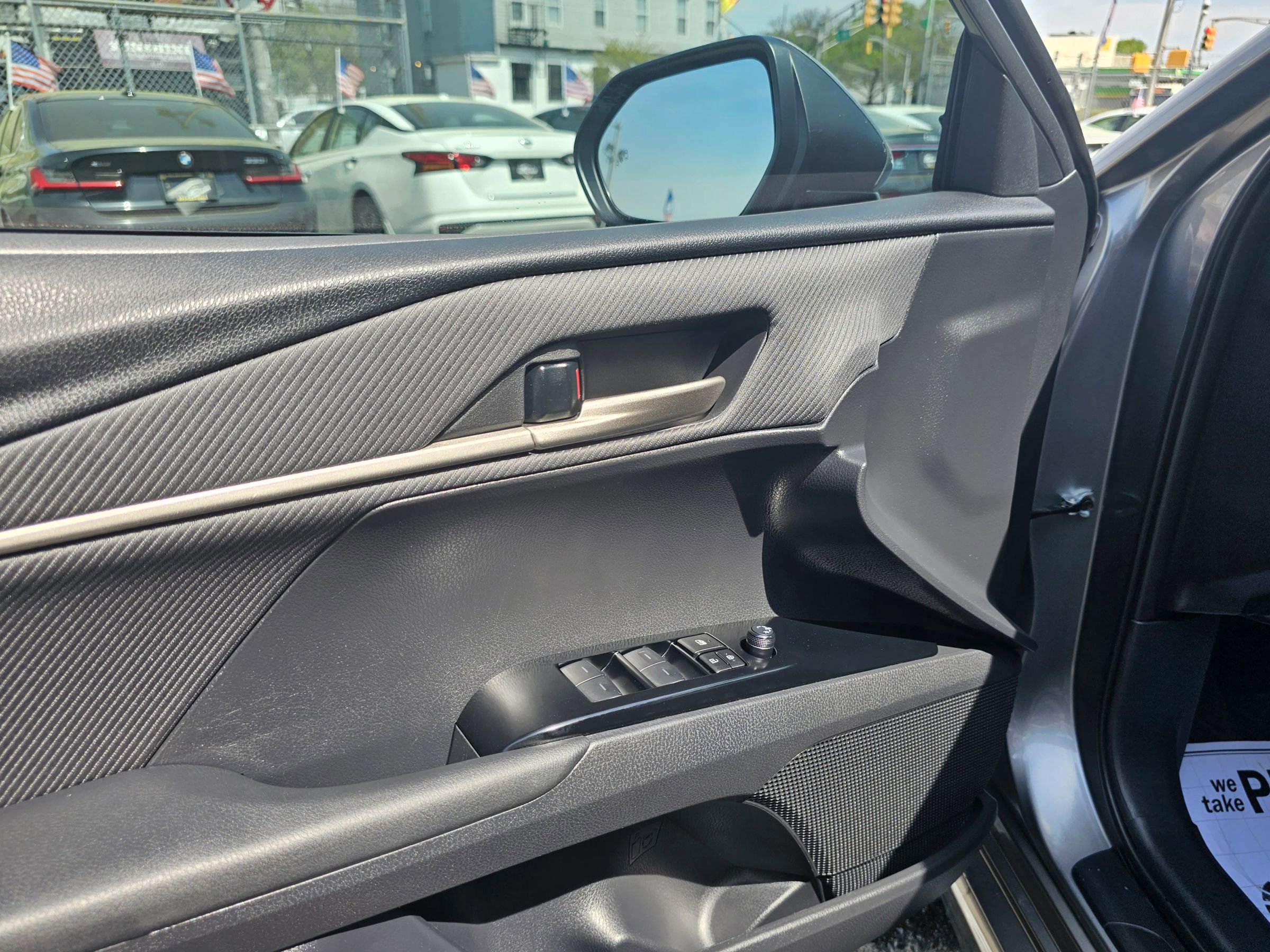 Used 2025 Toyota Camry SE w/ Convenience Package FWD image 31