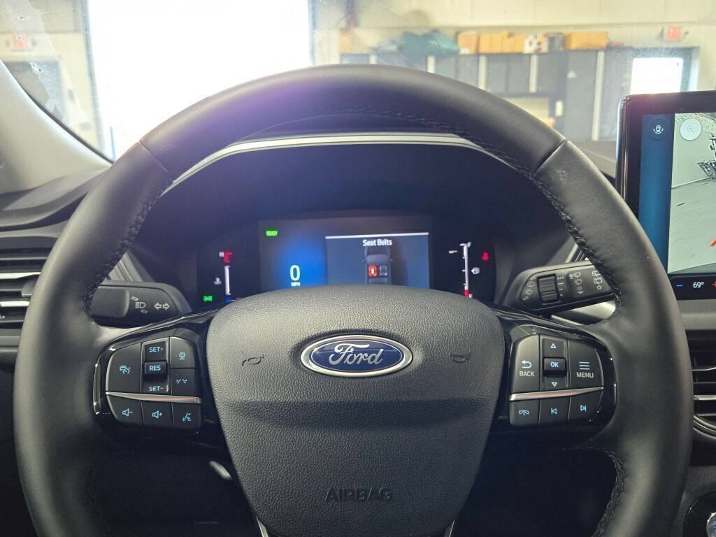 New 2025 Ford Escape SE w/ Class II Trailer Tow Package FWD image 33