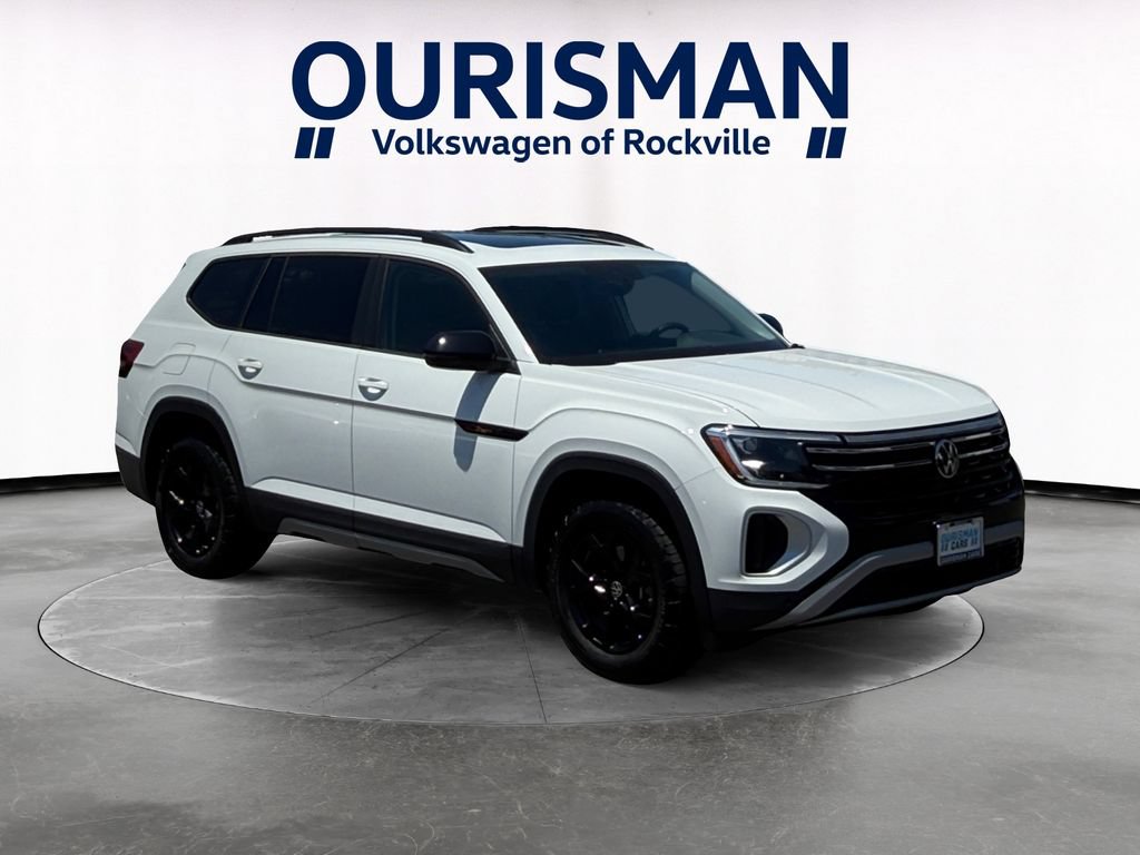 Used 2025 Volkswagen Atlas Peak Edition SE AWD/4WD image 1