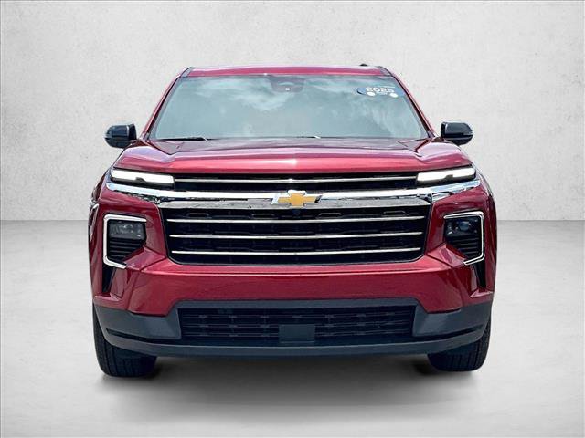 Used 2025 Chevrolet Traverse LT FWD image 3