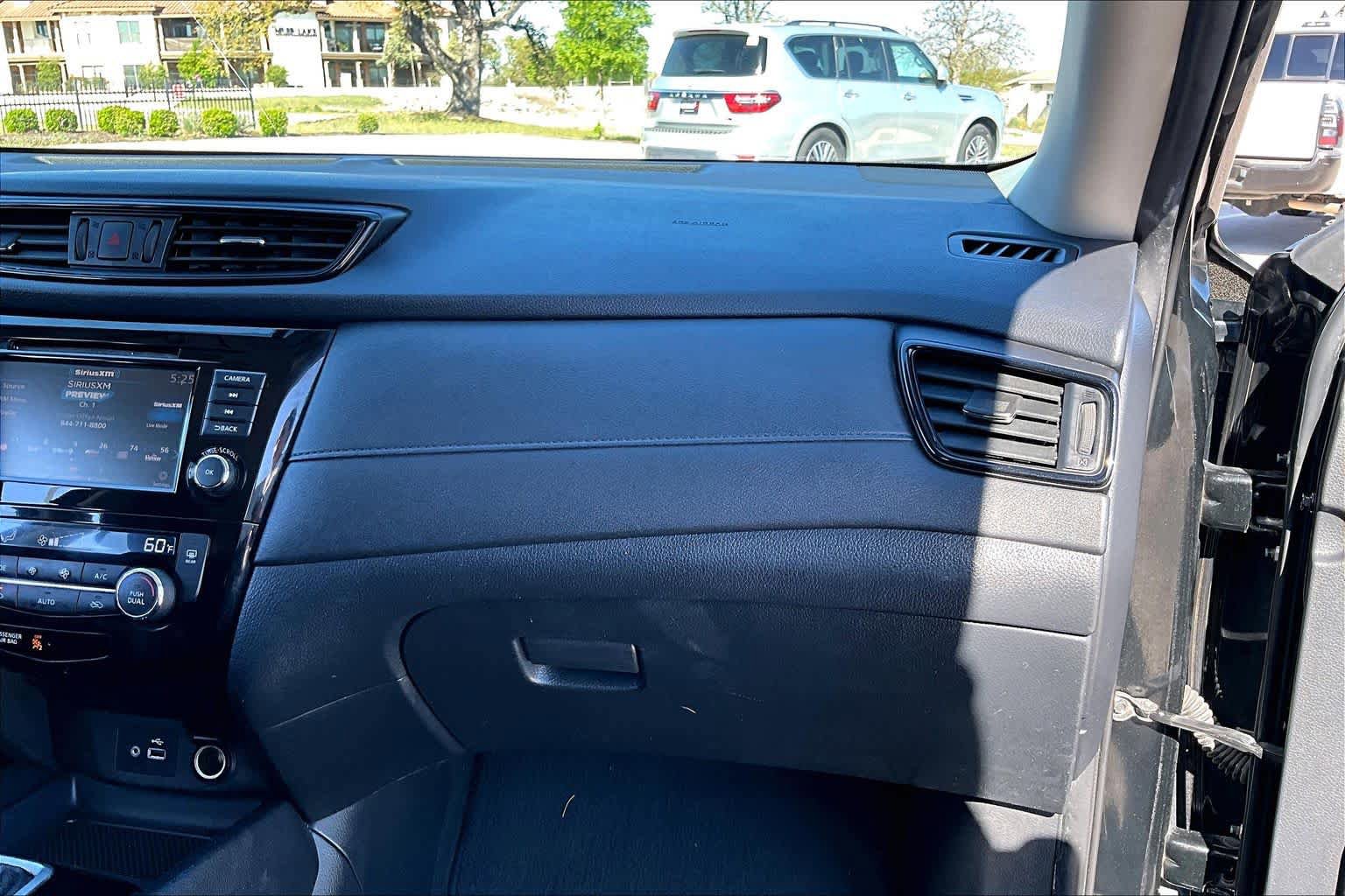 Used 2018 Nissan Rogue SV image 19