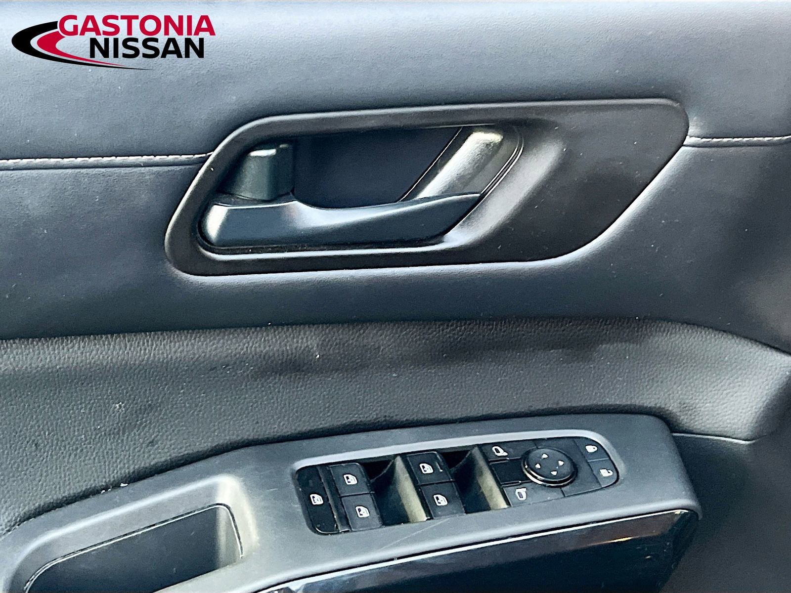 Used 2024 Nissan Pathfinder SV image 22