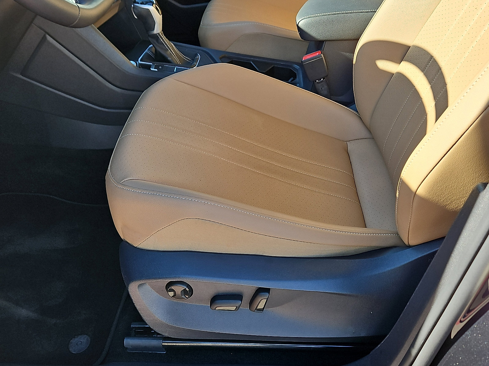 Certified 2023 Volkswagen Tiguan SE image 12