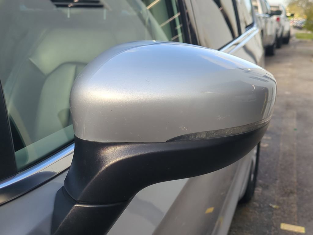 Used 2023 Chrysler Pacifica Touring-L image 13