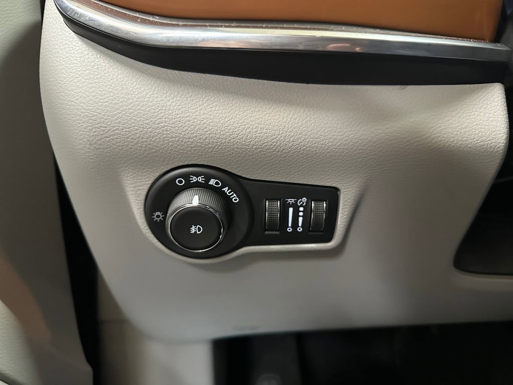 Used 2024 Jeep Compass Limited AWD/4WD image 19