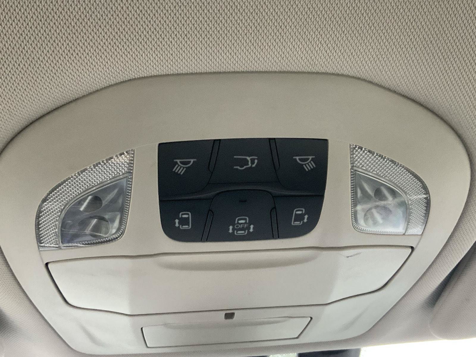 Used 2017 Chrysler Pacifica Touring-L FWD image 41