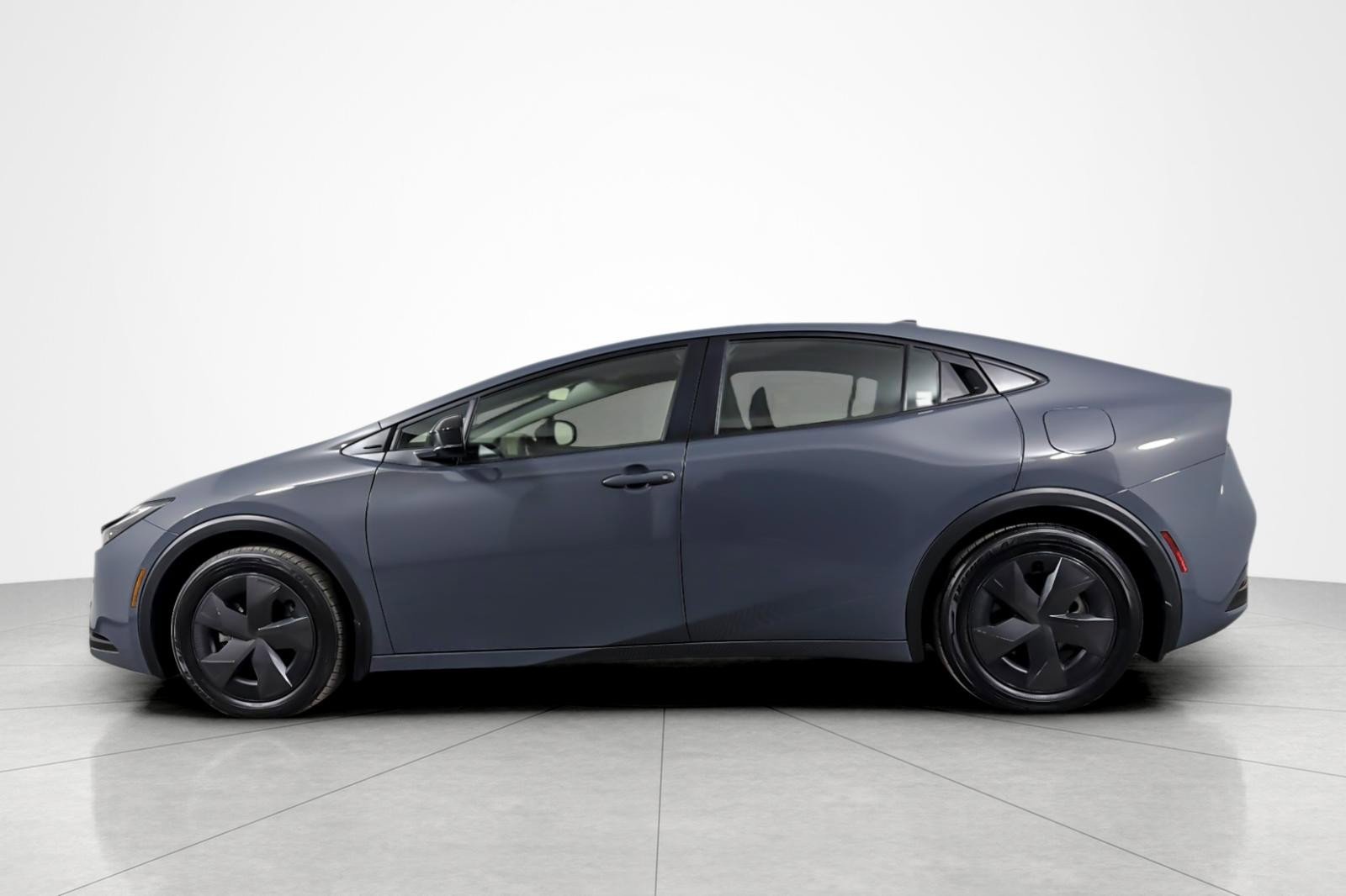 Used 2026 Toyota Prius Plug-In Hybrid image 2