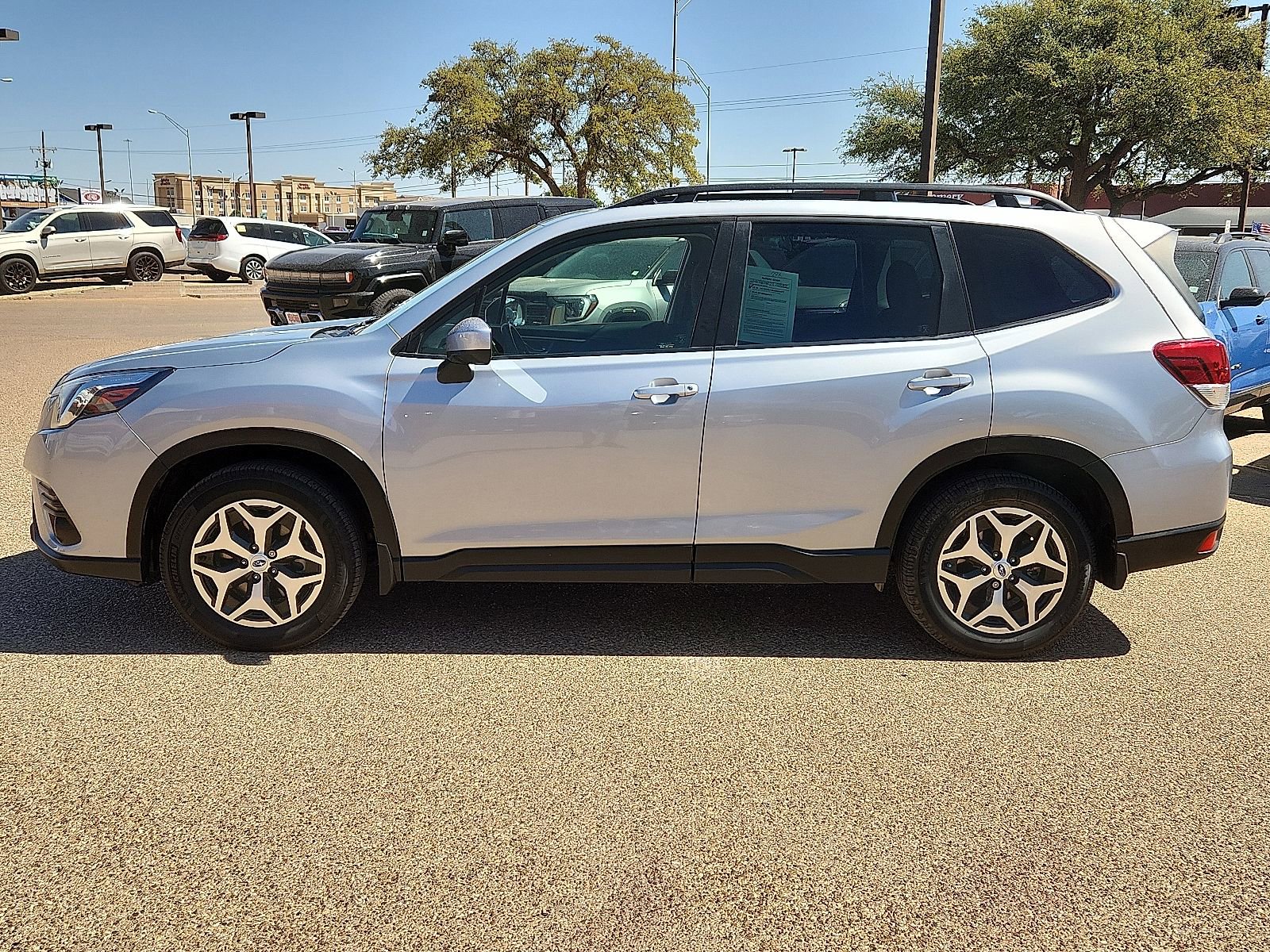 Used 2023 Subaru Forester Premium AWD/4WD image 2