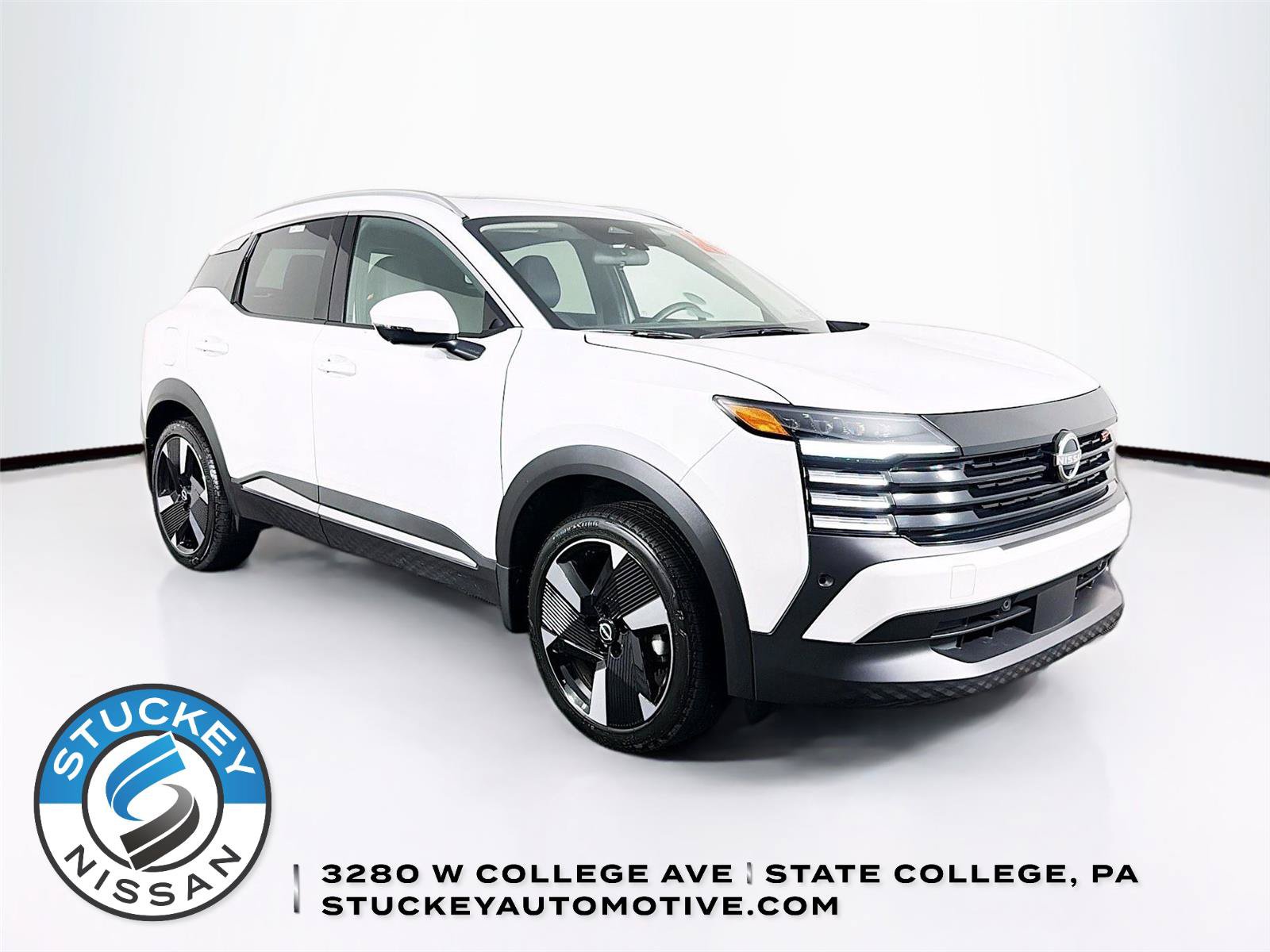 Used 2025 Nissan Kicks SR w/ SR Premium Package AWD/4WD image 1