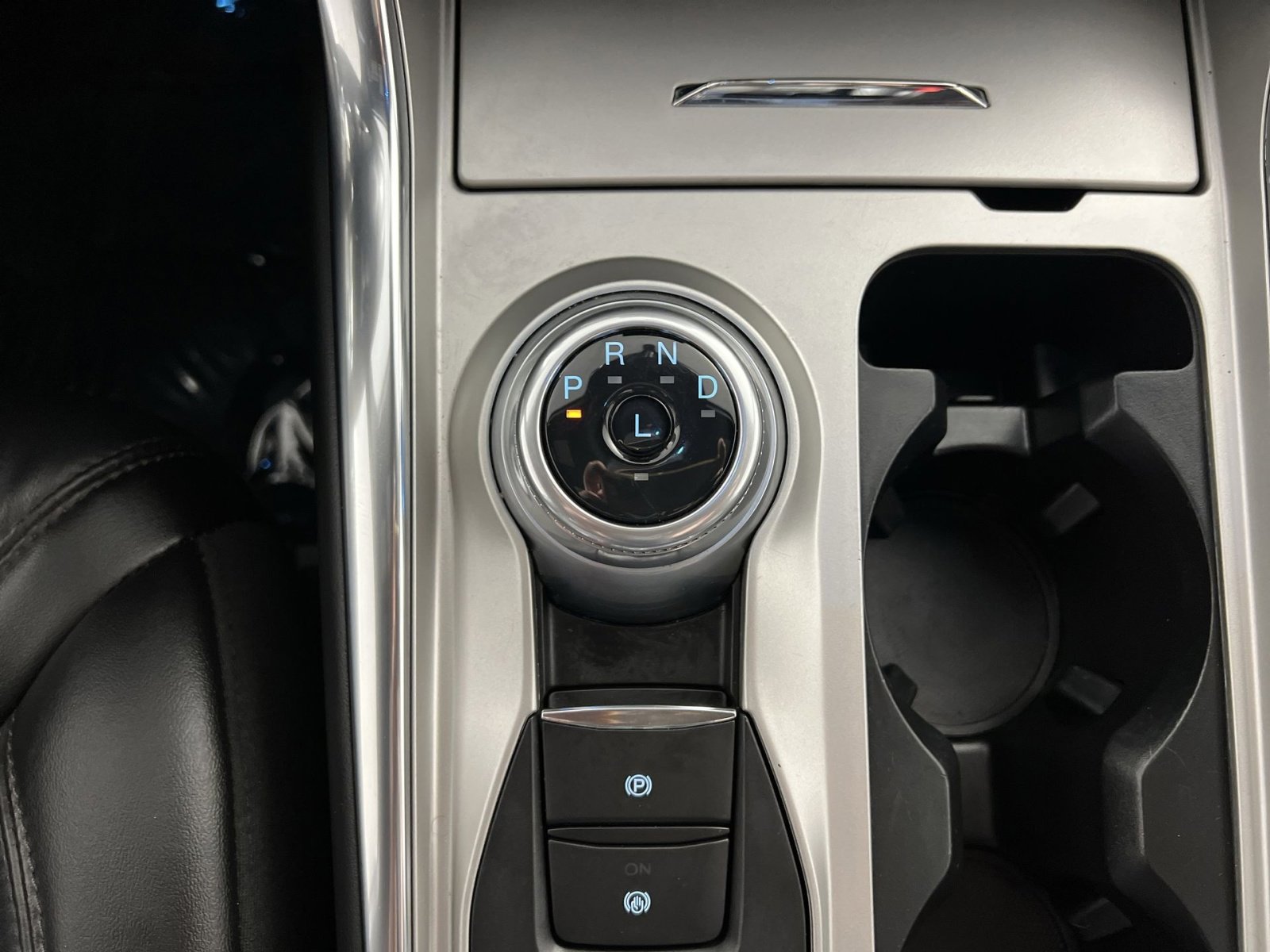 Used 2023 Ford Explorer Platinum w/ Premium Technology Package image 22