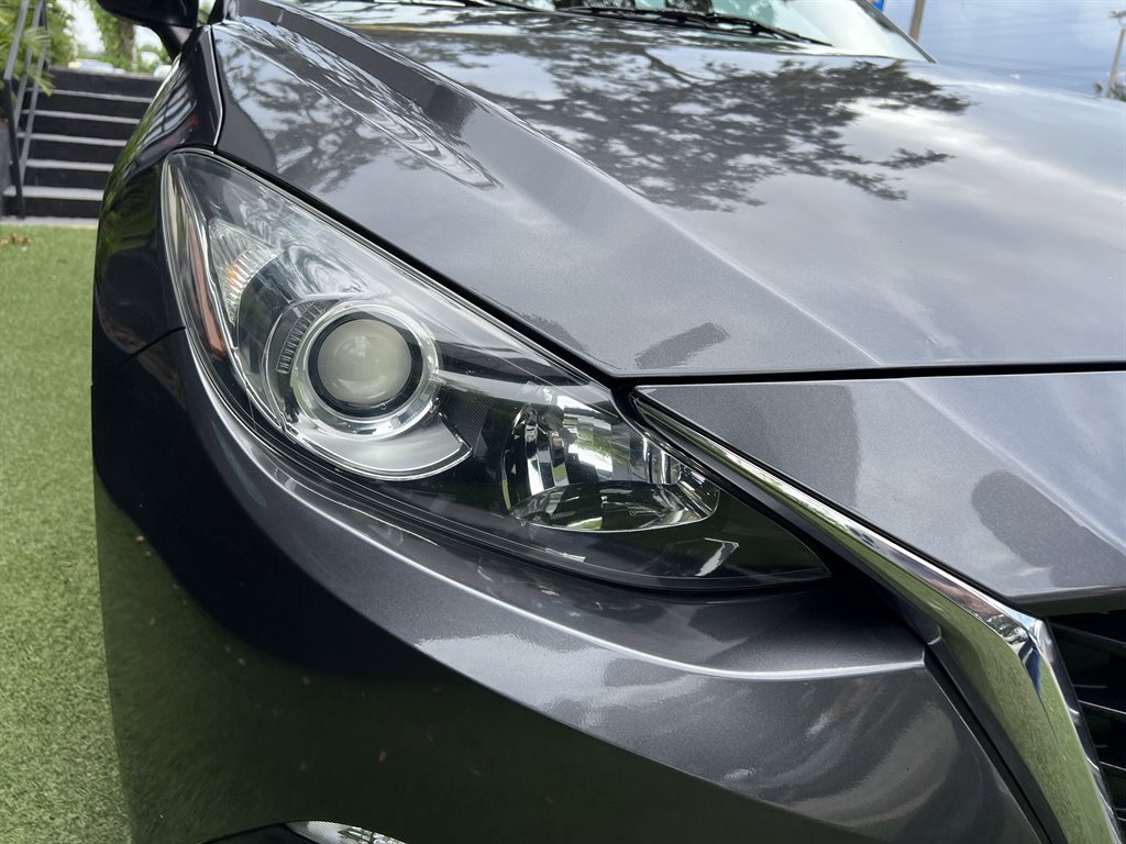 Used 2015 MAZDA MAZDA3 i Touring w/ Technology Package image 9