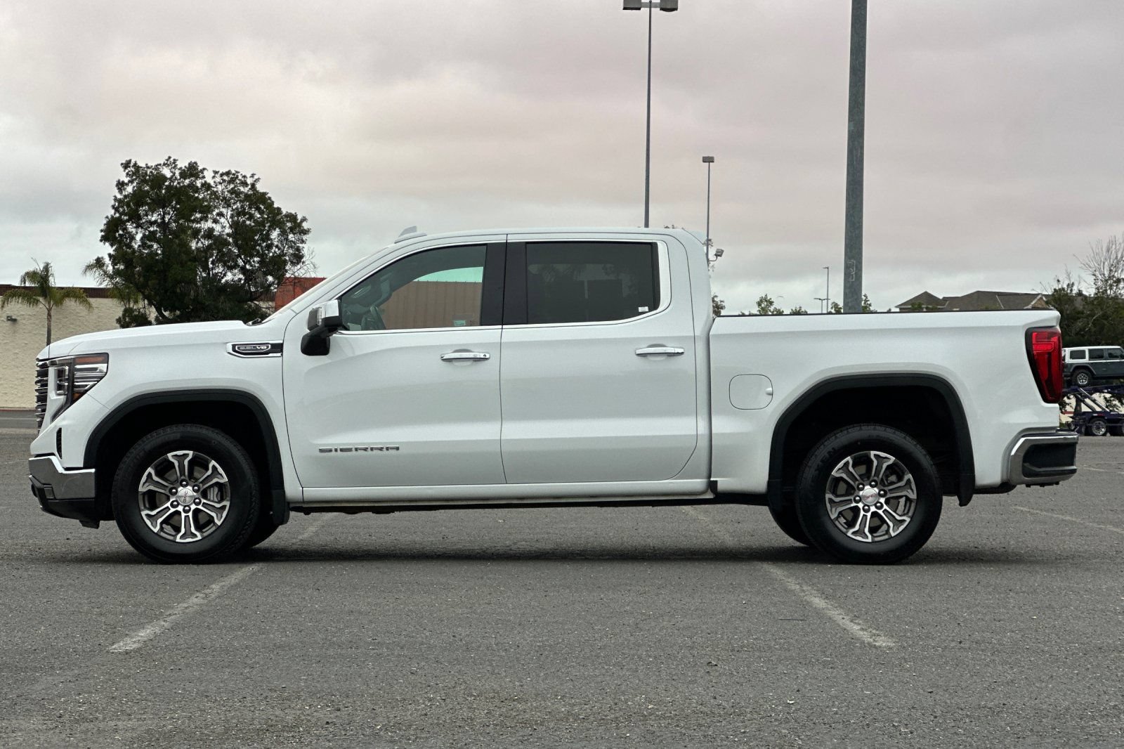 Used 2025 GMC Sierra 1500 SLT RWD image 6