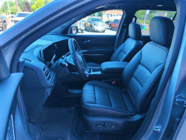 Used 2025 Chevrolet Traverse High Country w/ LPO, Floor Liner Package AWD/4WD image 11