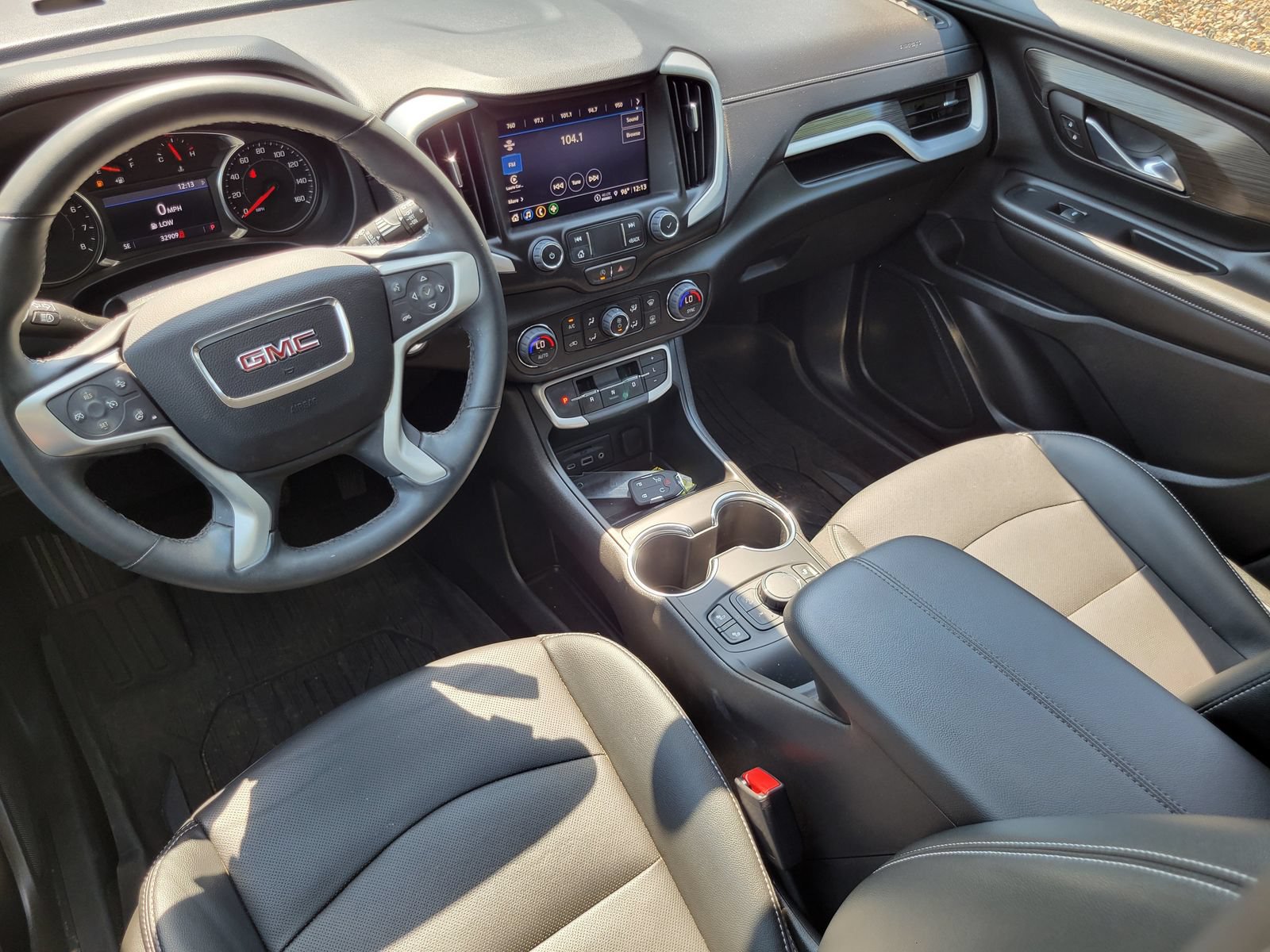 Used 2023 GMC Terrain SLT w/ LPO, Floor Liner Package AWD/4WD image 27