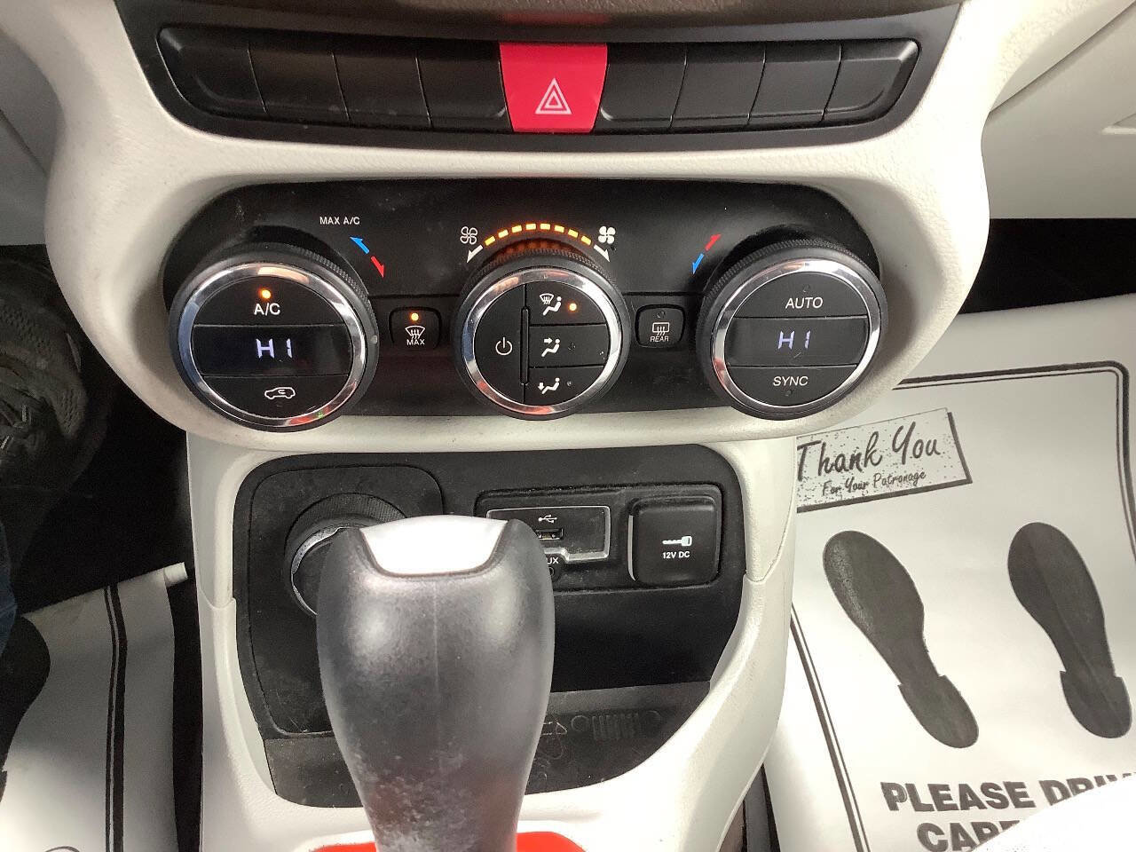 Used 2015 Jeep Renegade Latitude w/ Popular Equipment Group AWD/4WD image 38