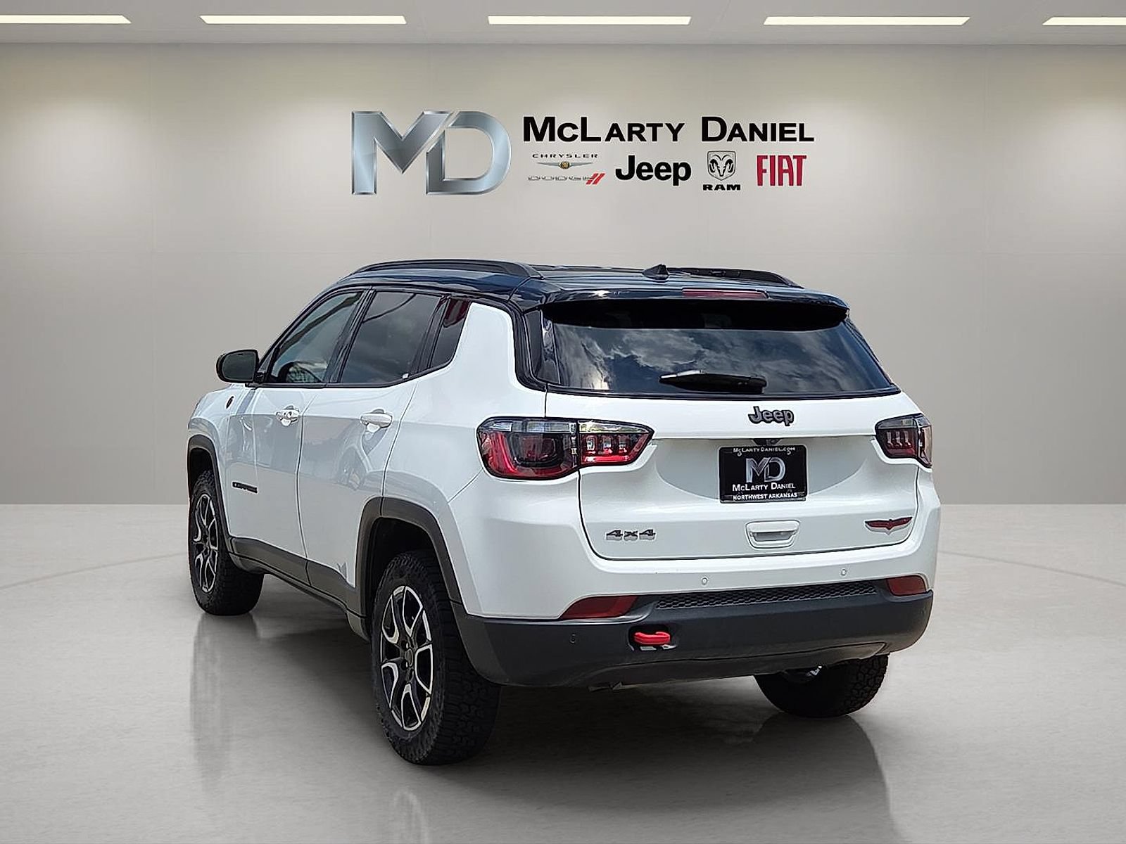 Used 2025 Jeep Compass Trailhawk AWD/4WD image 4