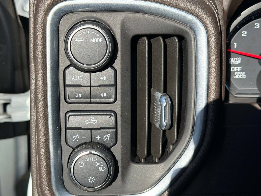 Used 2022 Chevrolet Silverado 1500 LT w/ Z71 Off-Road Package AWD/4WD image 34