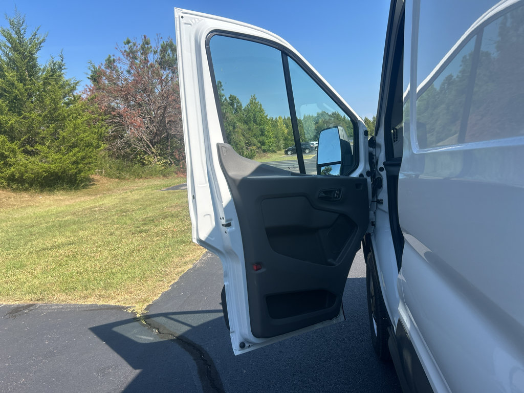 New 2026 Ford Transit 250 148 Medium Roof w/ Load Area Protection Package RWD image 19