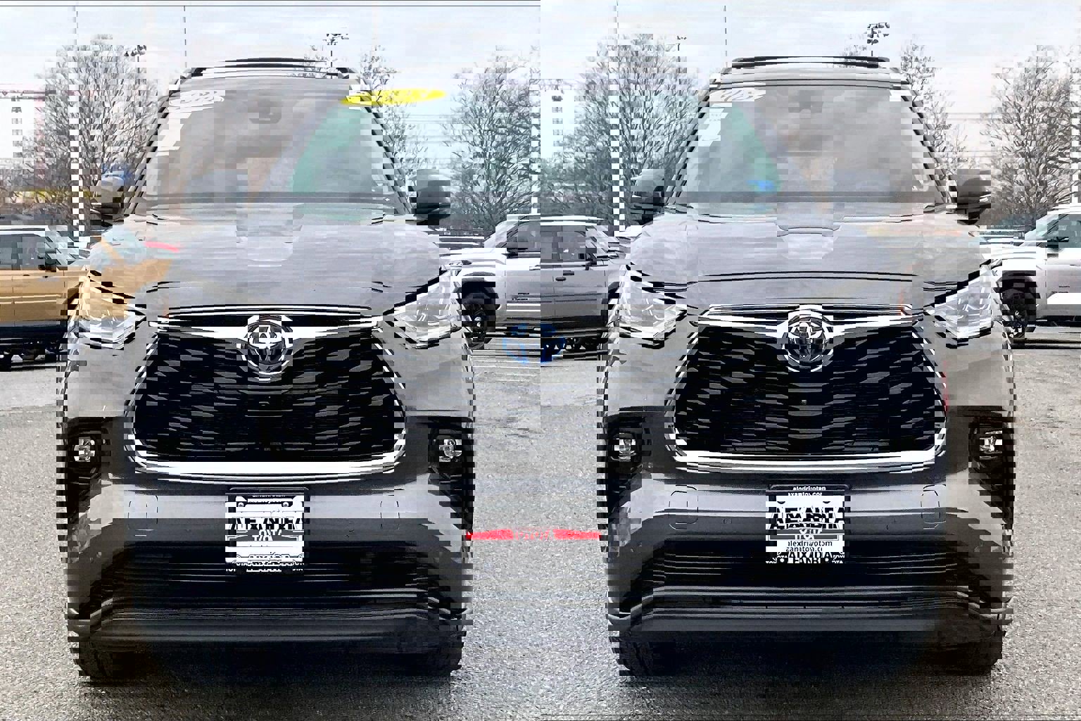 Used 2023 Toyota Highlander Limited image 3