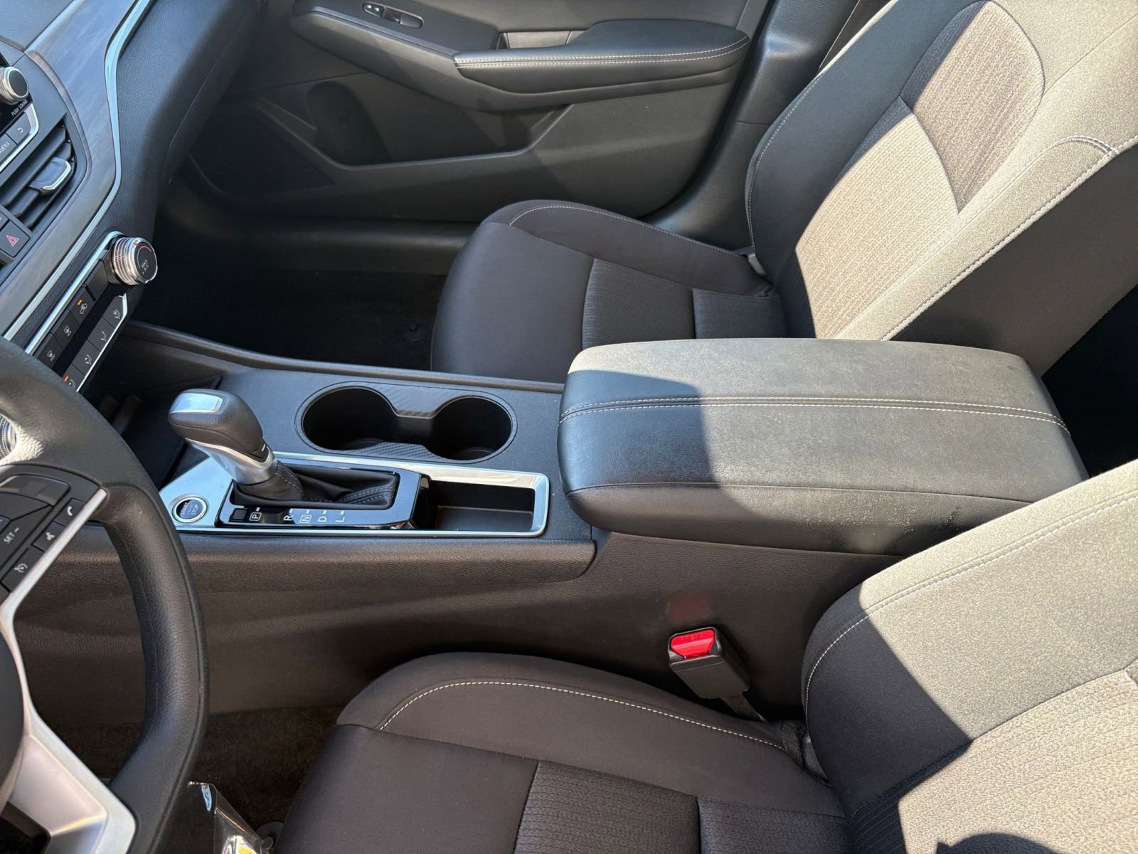 Used 2025 Nissan Altima 2.5 SV FWD image 41