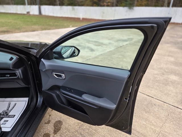 Used 2025 Kia K4 LXS image 15