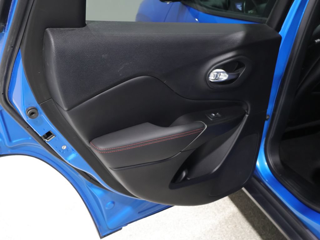 Used 2021 Jeep Cherokee Trailhawk AWD/4WD image 19