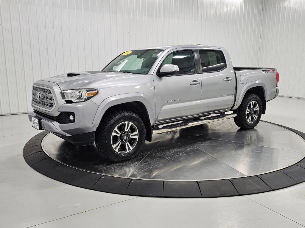 Used 2017 Toyota Tacoma TRD Sport w/ Tow Package (A/T)