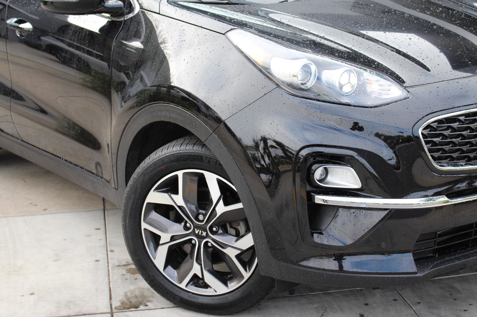 Certified 2022 Kia Sportage EX w/ EX Technology Package image 3