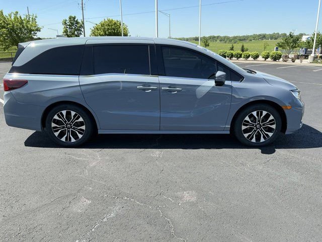 Used 2025 Honda Odyssey Elite image 2