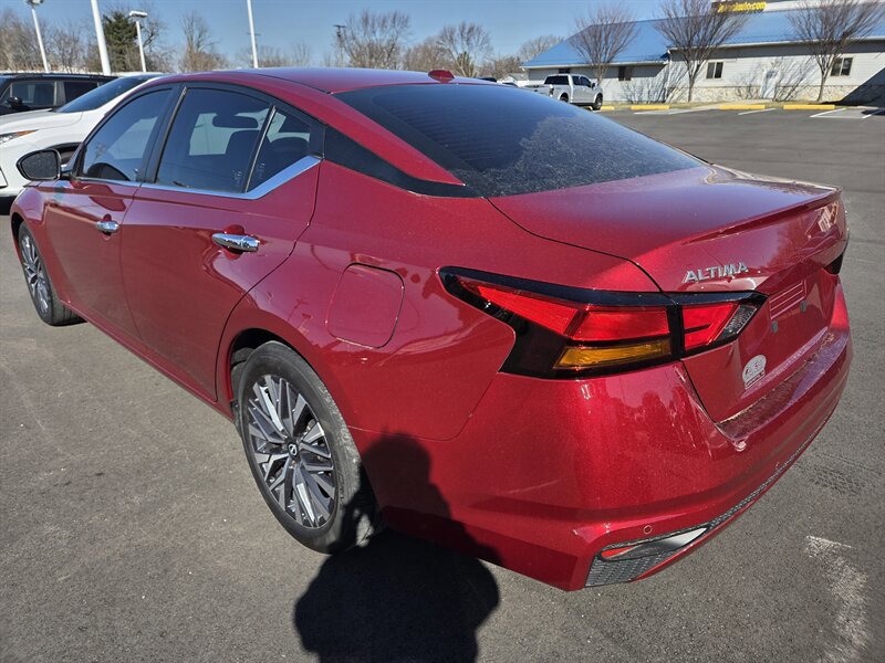 Used 2024 Nissan Altima 2.5 SV image 5