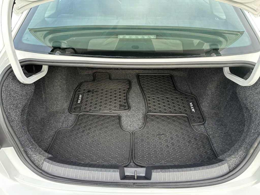 Used 2021 Volkswagen Jetta SEL Premium image 20