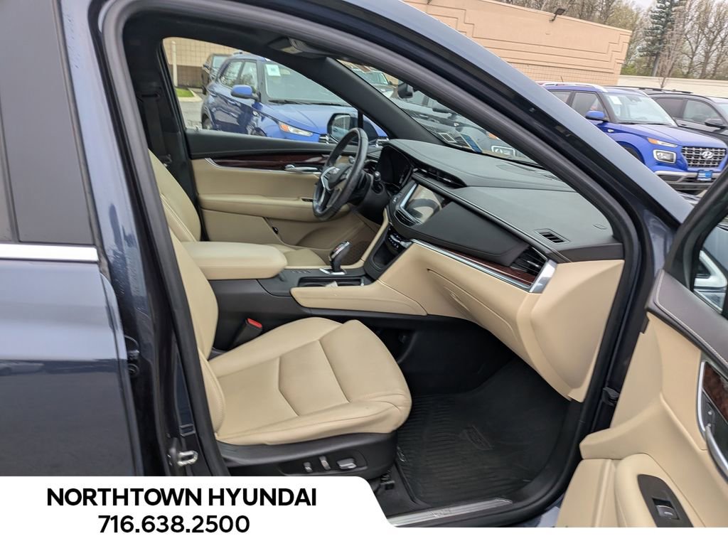 Used 2018 Cadillac XT5 Luxury w/ Driver Awareness Package AWD/4WD image 35