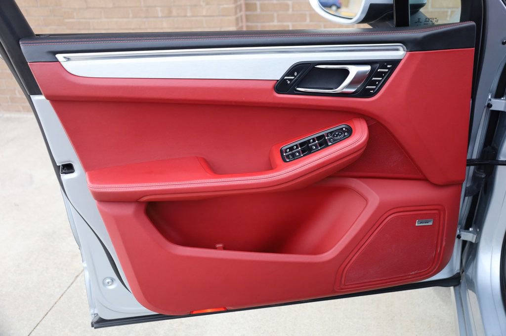 Used 2015 Porsche Macan Turbo image 15