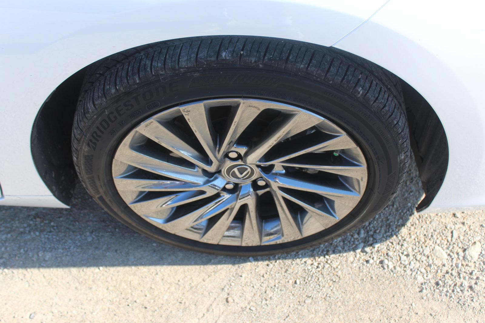 Used 2025 Lexus ES 300h w/ Luxury Package FWD image 9