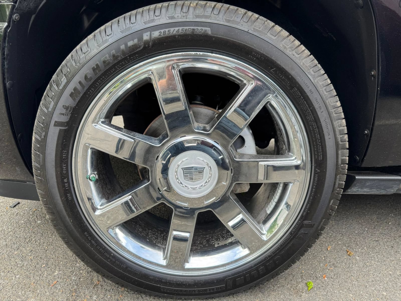 Used 2011 Cadillac Escalade Premium AWD/4WD image 24