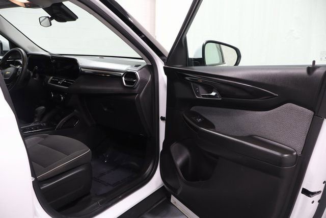 Used 2025 Chevrolet TrailBlazer LT AWD/4WD image 14