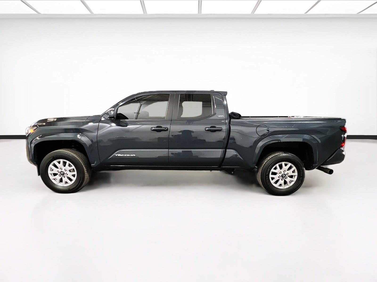 Used 2024 Toyota Tacoma SR5 AWD/4WD image 21