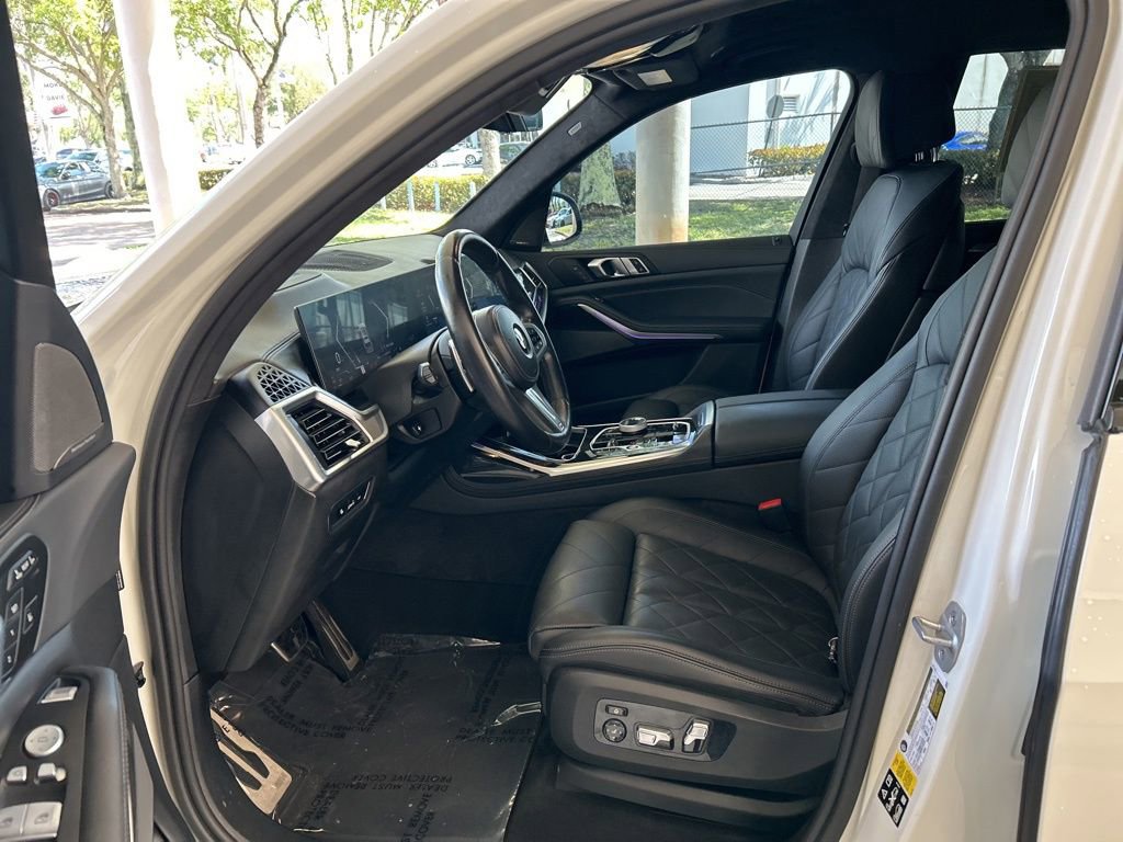 Used 2024 BMW X7 xDrive40i w/ M Sport Package image 5