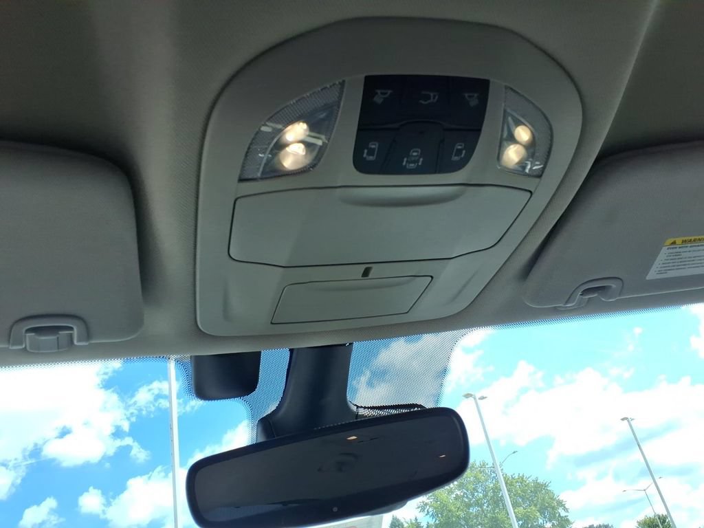 Used 2021 Chrysler Pacifica Touring-L FWD image 24