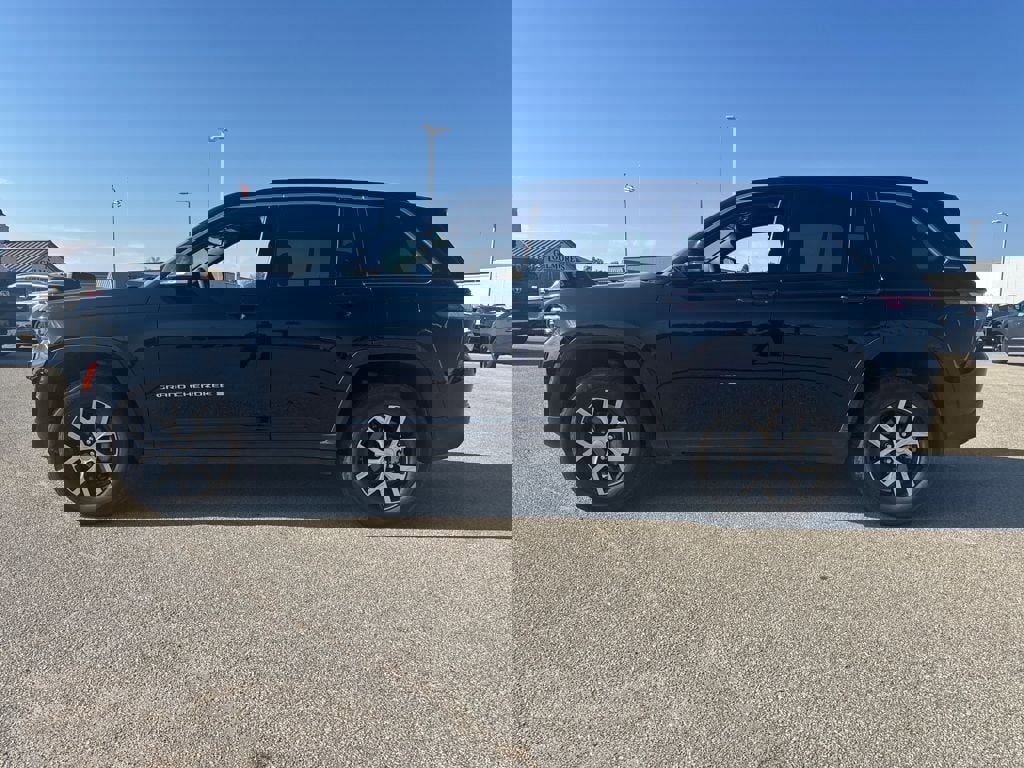 Used 2024 Jeep Grand Cherokee Limited w/ Trailer Tow Package image 2