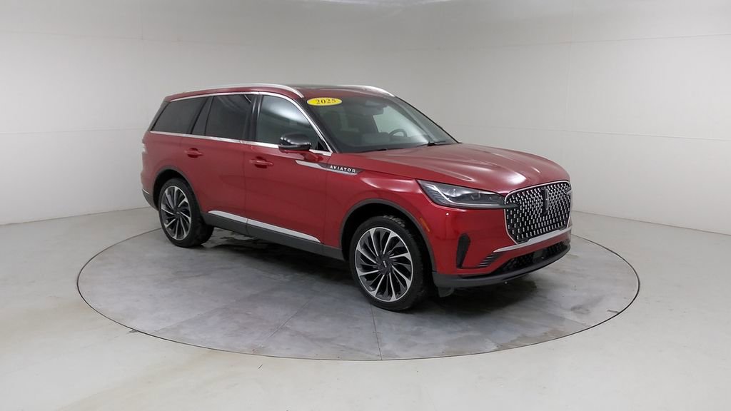 Used 2025 Lincoln Aviator Reserve w/ Equipment Group 201A image 10