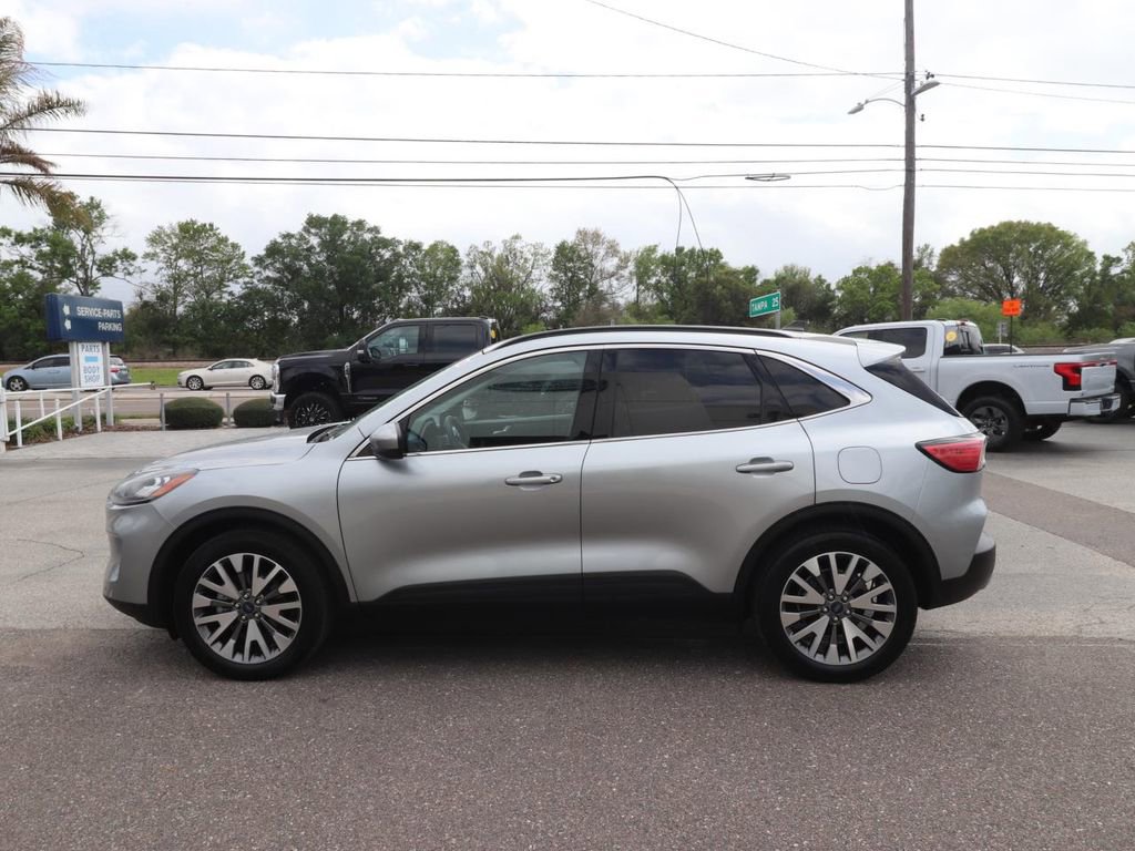 Used 2022 Ford Escape Titanium image 5