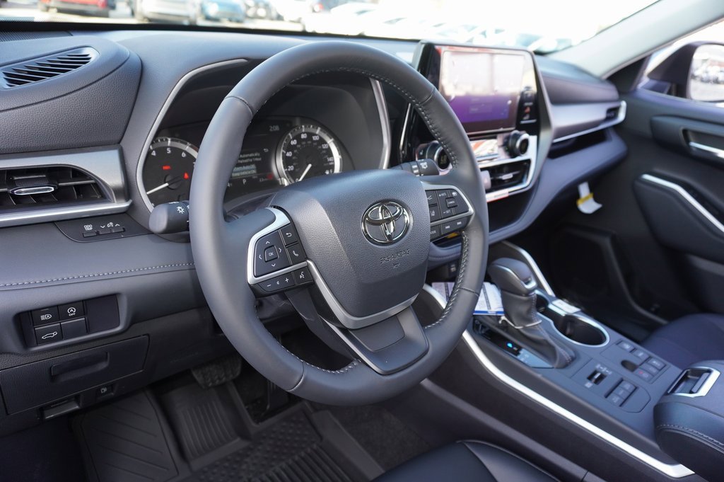 New 2026 Toyota Highlander XLE image 14
