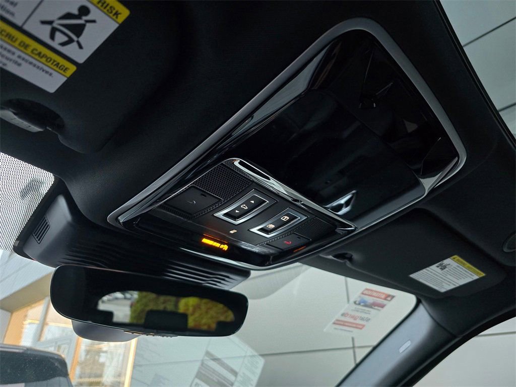 New 2025 Land Rover Range Rover Velar Dynamic SE image 17