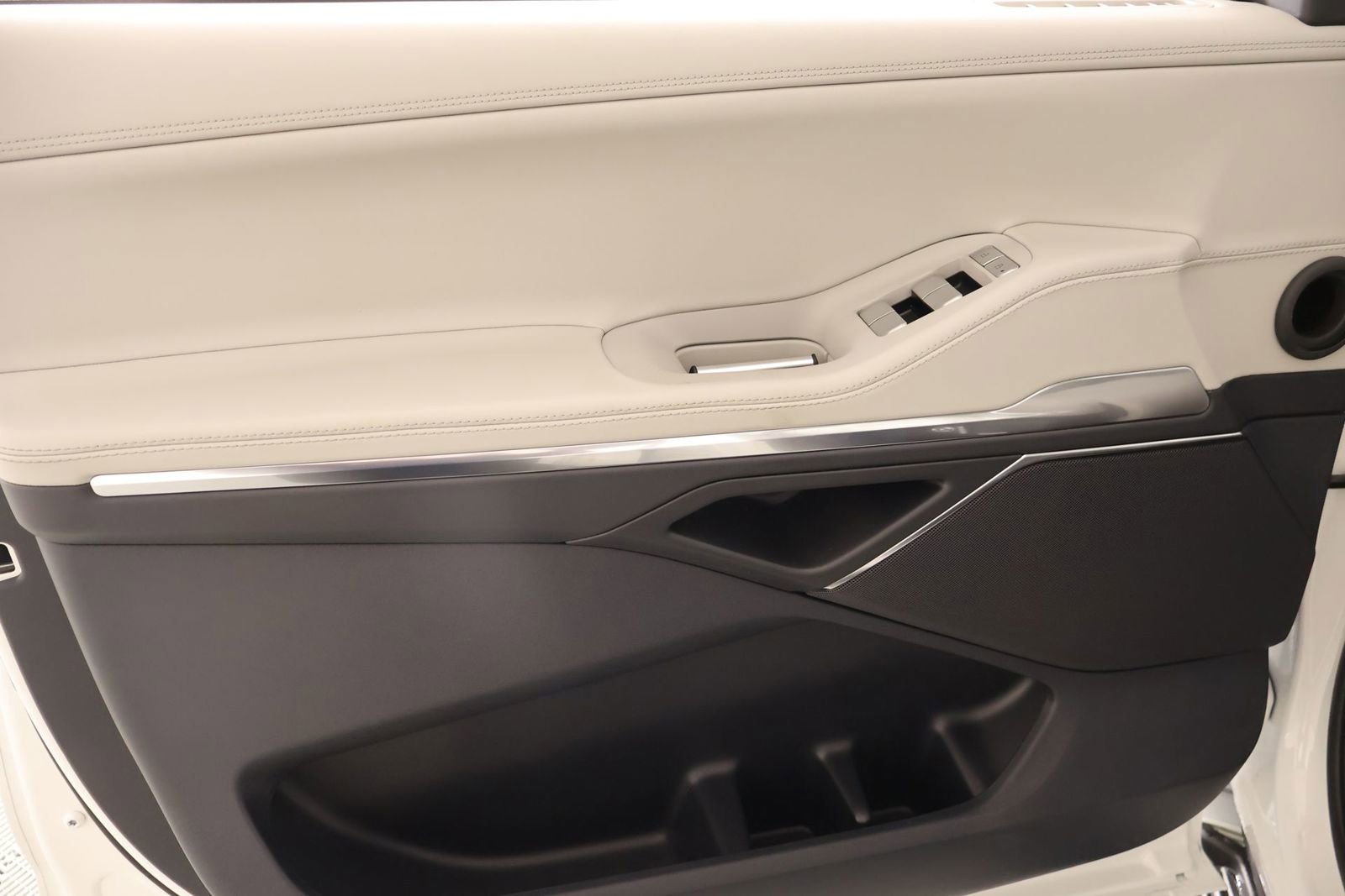 New 2026 Lincoln Navigator Premiere AWD/4WD image 16