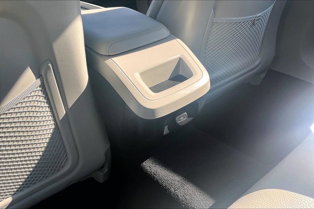 Used 2024 Volvo S60 B5 Plus image 31