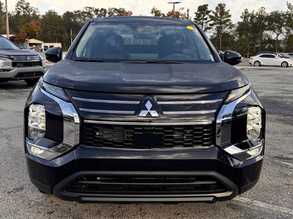 New 2026 Mitsubishi Outlander ES FWD image 2
