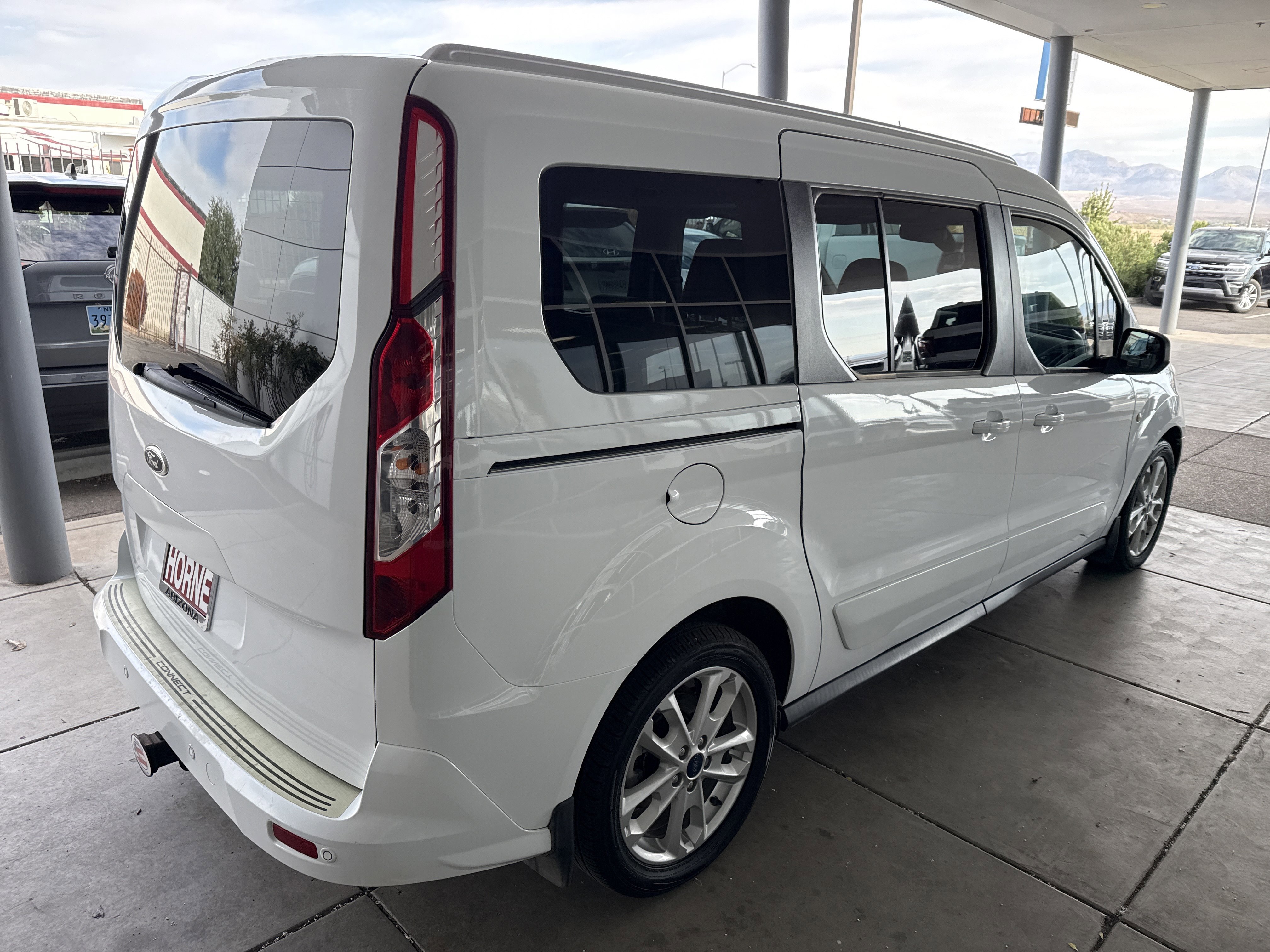 Used 2015 Ford Transit Connect Titanium image 4