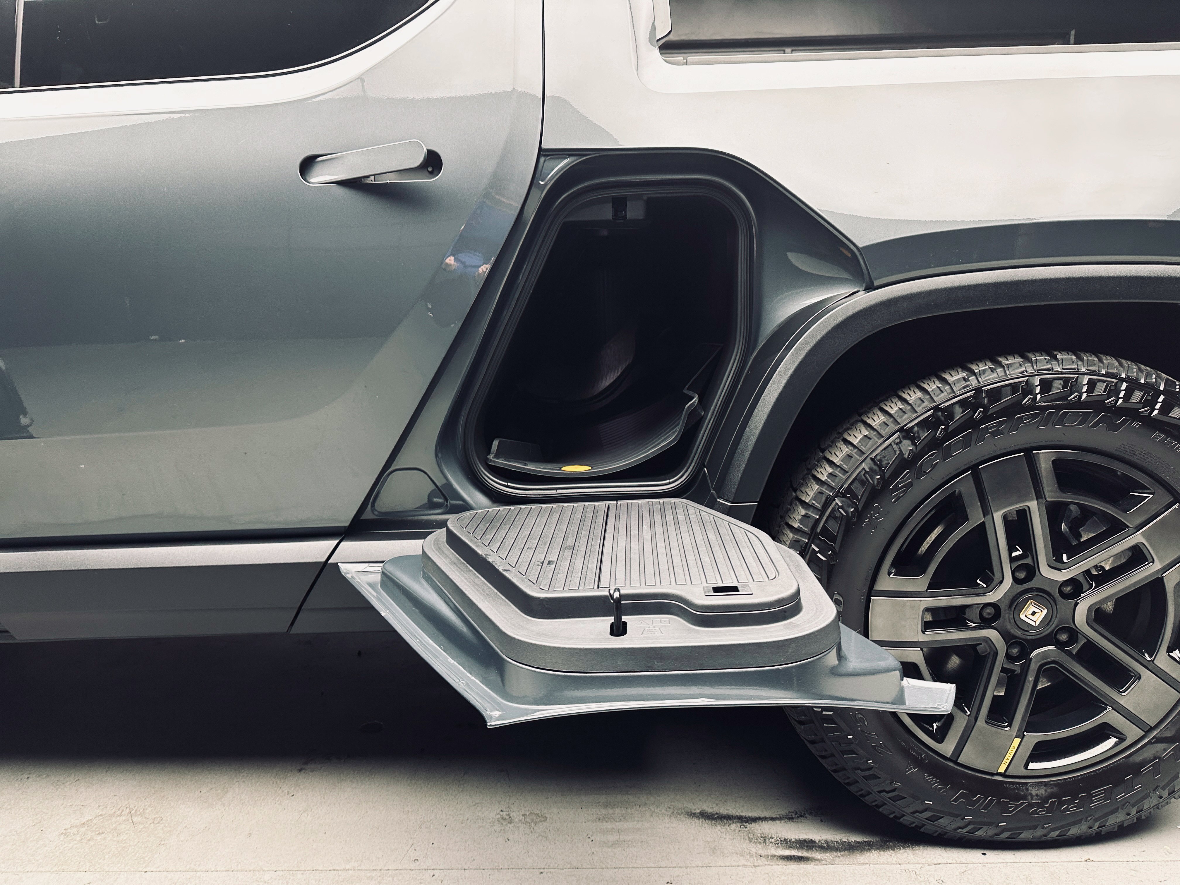 Used 2024 Rivian R1T Adventure Dual AWD/4WD image 39
