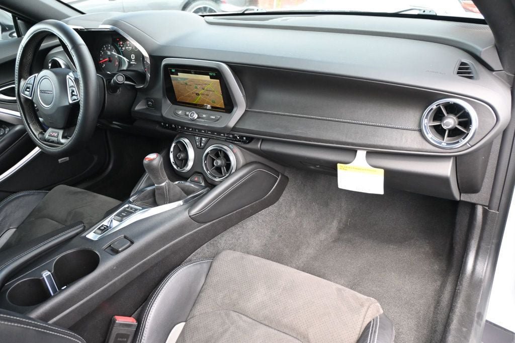 Used 2018 Chevrolet Camaro SS RWD image 13
